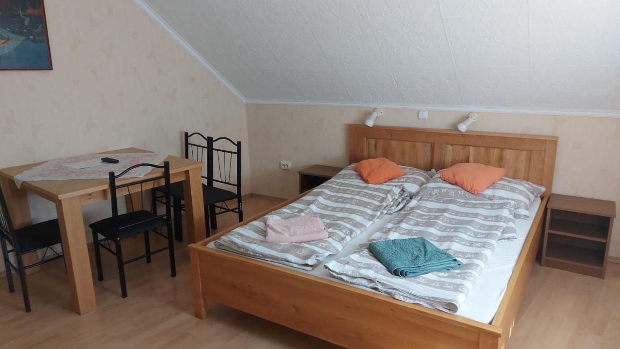David Apartman Gyula Εξωτερικό φωτογραφία